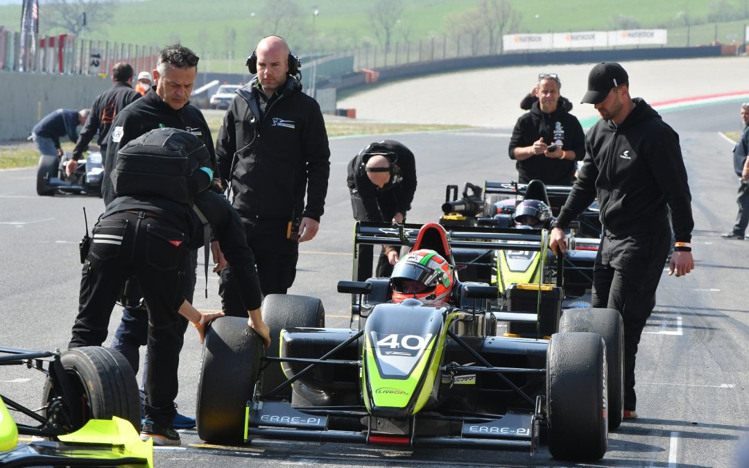 Il team G_Motorsport in pista a Magione con cinque piloti